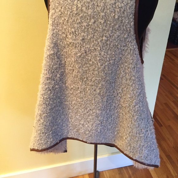 Soft and cozy wool blend vest - Picture 4 of 10